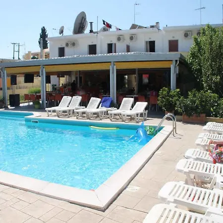 Gardens Lägenhetshotell Kávos