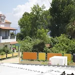 Lägenhetshotell Gardens 3*