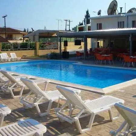 Gardens Apart Otel Kávos