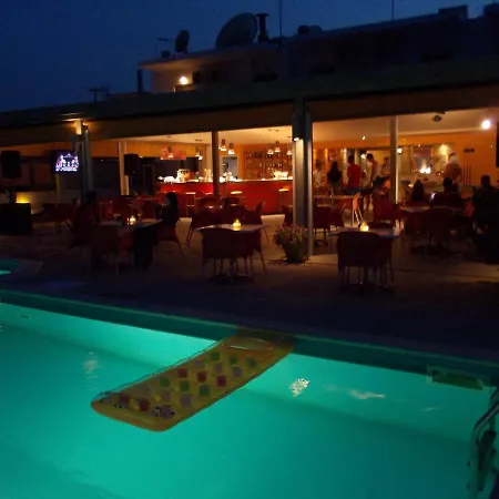 Gardens Apart Otel Kávos